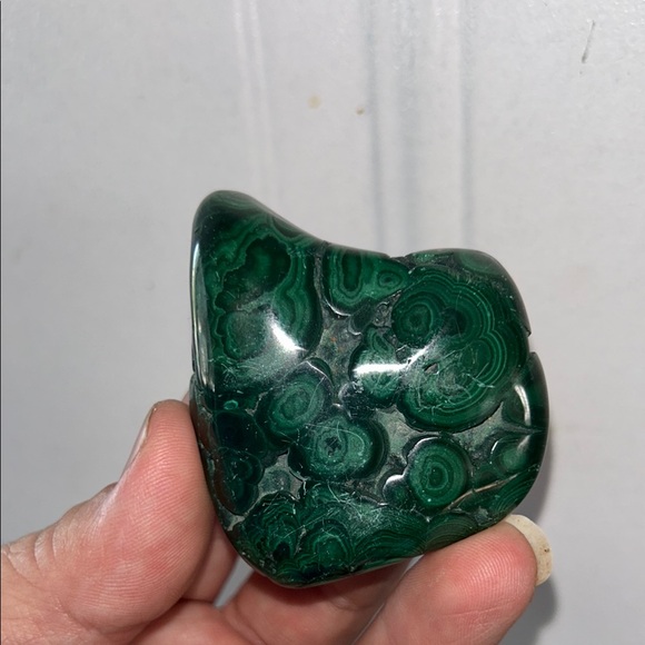 Malachite with polished eyes - Picture 2 of 2